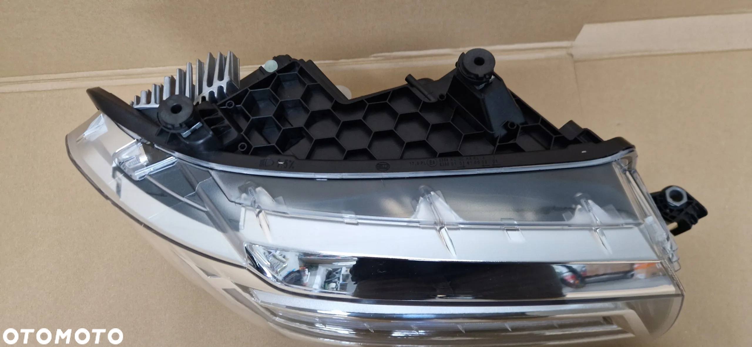 LAMPA PRZÓD PRAWA VW CRAFTER II 7C MAN TGE 7C1941036F 11PIN - 4