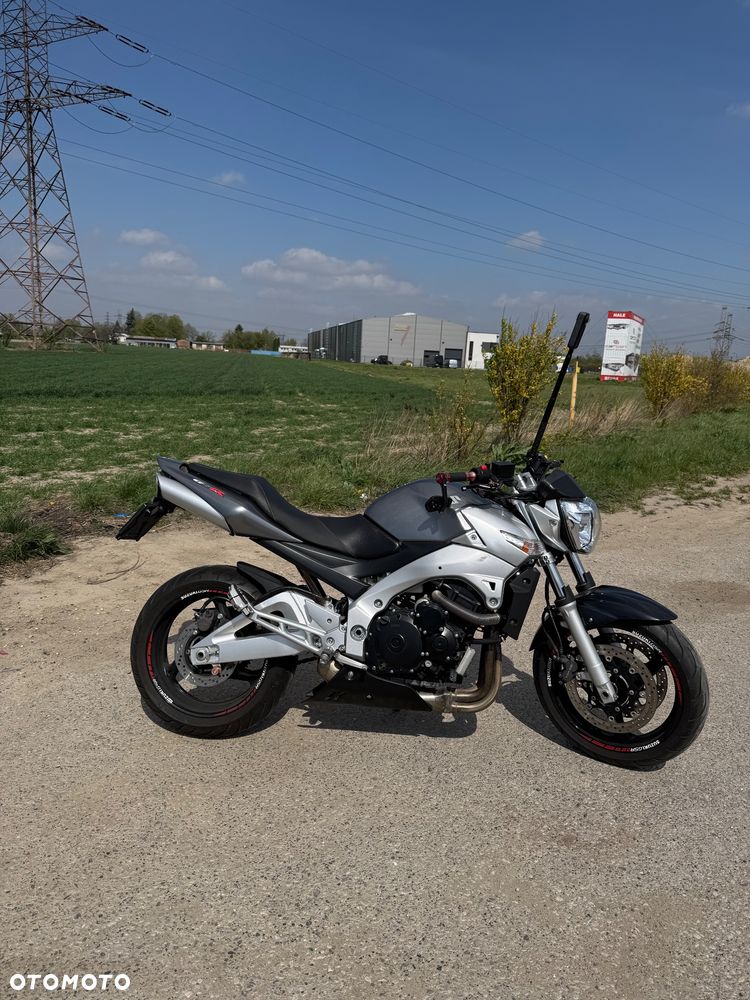 Suzuki GSR - 7