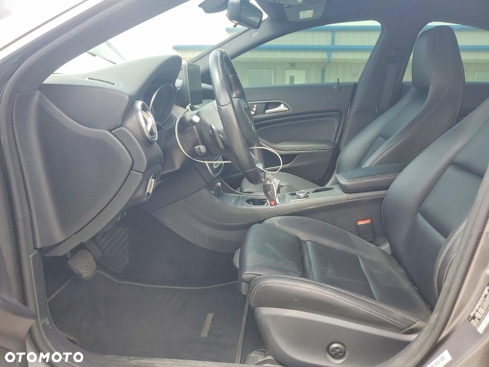 Mercedes-Benz CLA 250 4Matic 7G-DCT - 7