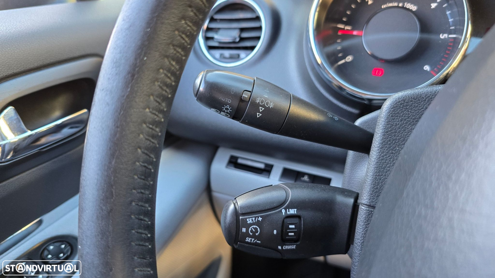 Peugeot 5008 1.6 HDi Executive JLL17 - 13