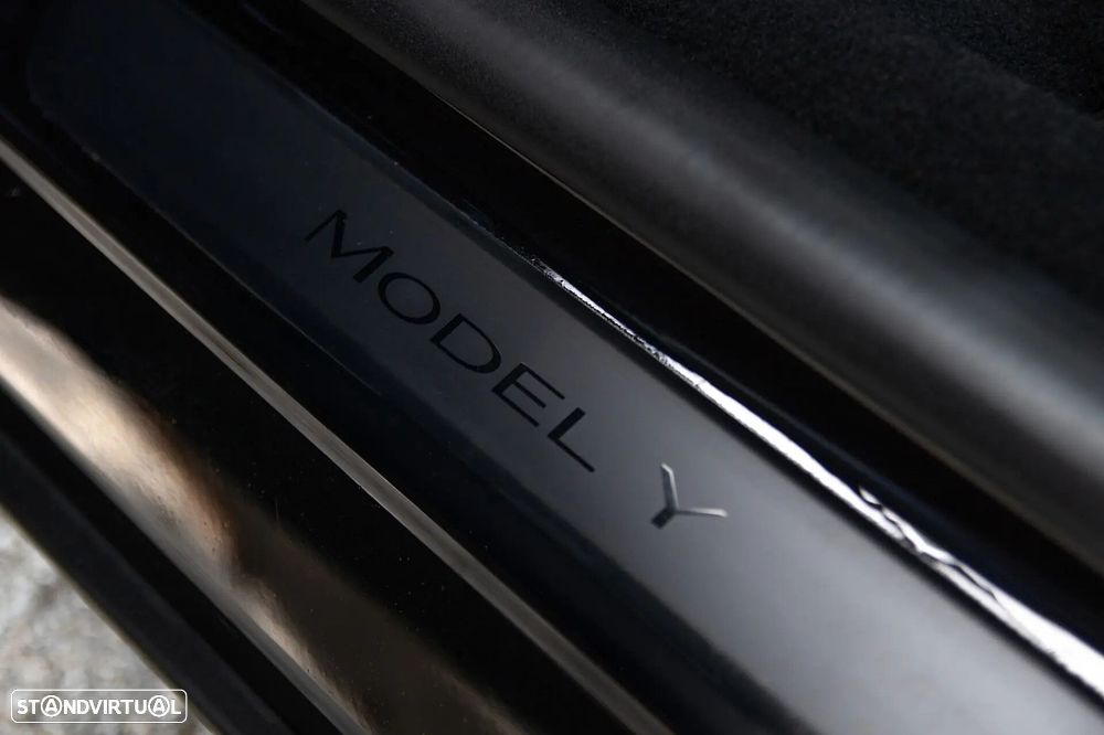 Tesla Model Y - 30
