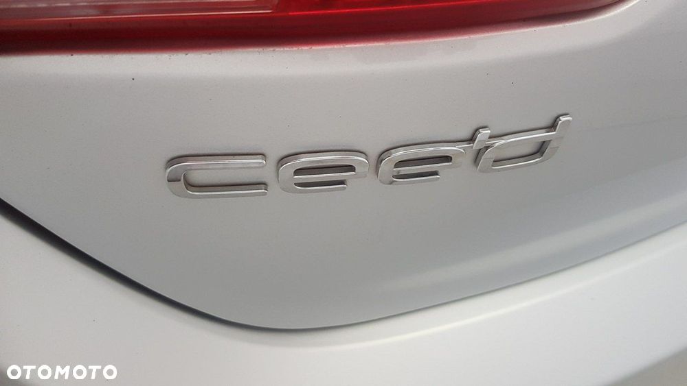 Kia Ceed - 13