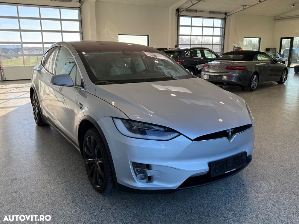 Tesla Model X - 6