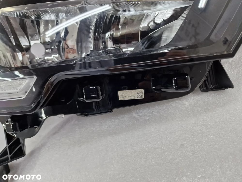 RENAULT MASTER IV 4 19- PRAWA LAMPA PRZEDNIA PRZÓD FULL LED , NR 260105567R , NR AUKCJI LA139 - 7