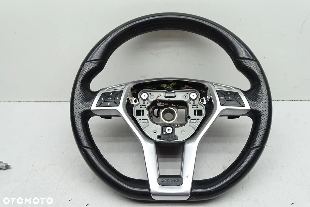 Mercedes C Klasa W204 LIFT Kierownica trojramienna z lopatkami A1724602703