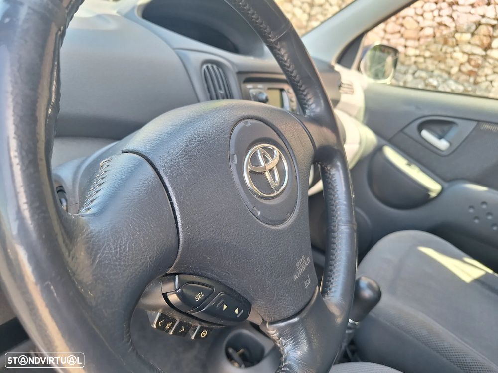 Toyota Yaris Verso 1.4 D-4D Sol - 23