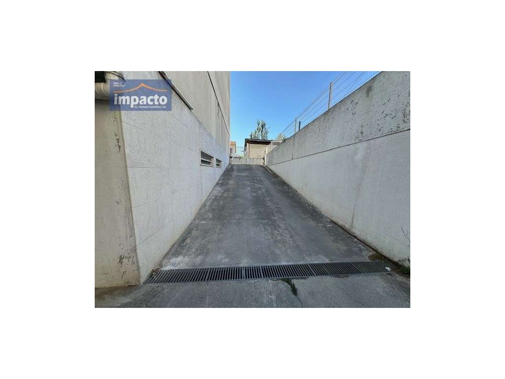 Garagem, portal elétrico e mezanino, Alverca - Grande imagem: 4/8