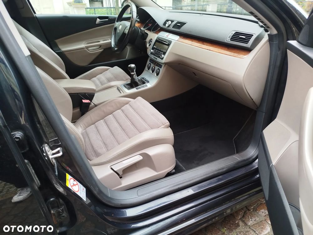 Volkswagen Passat - 25