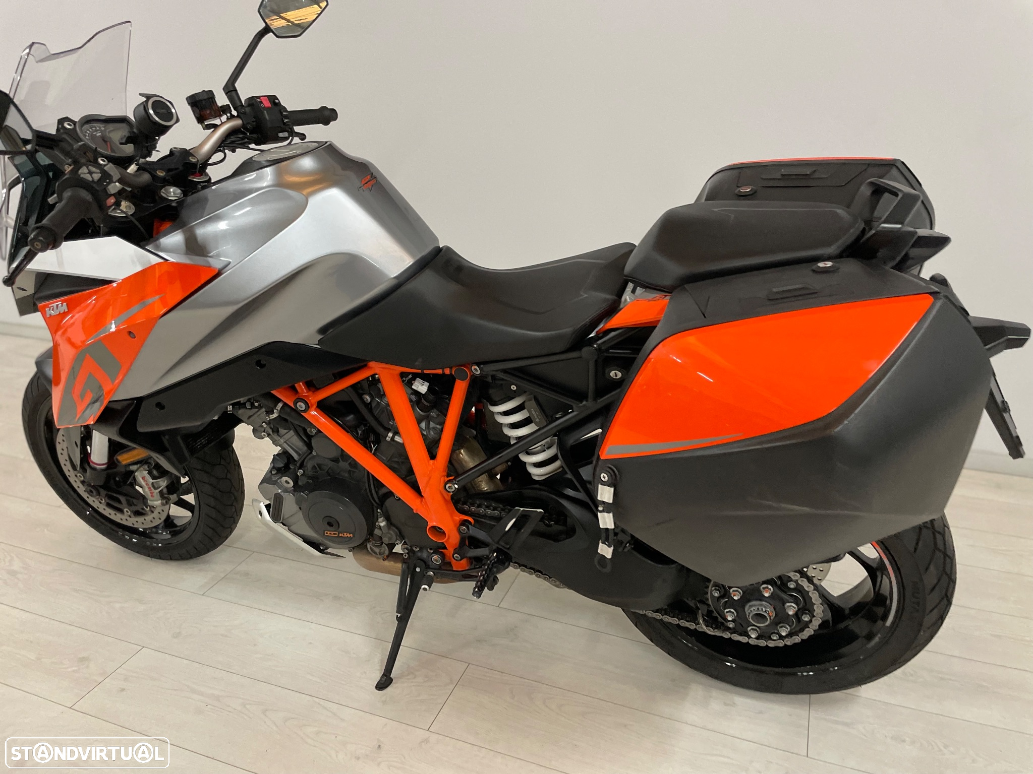 KTM Duke 1290 SUPER DUKE  GT - 16