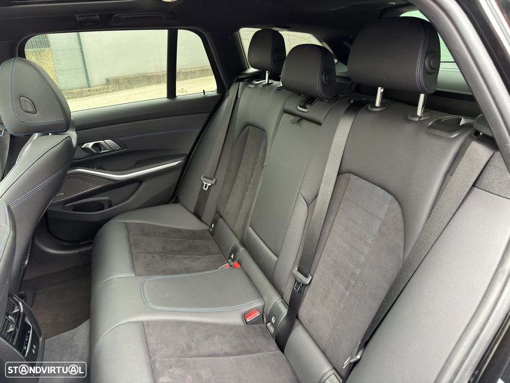 BMW 330 e Pack 50 anos M Auto - 28