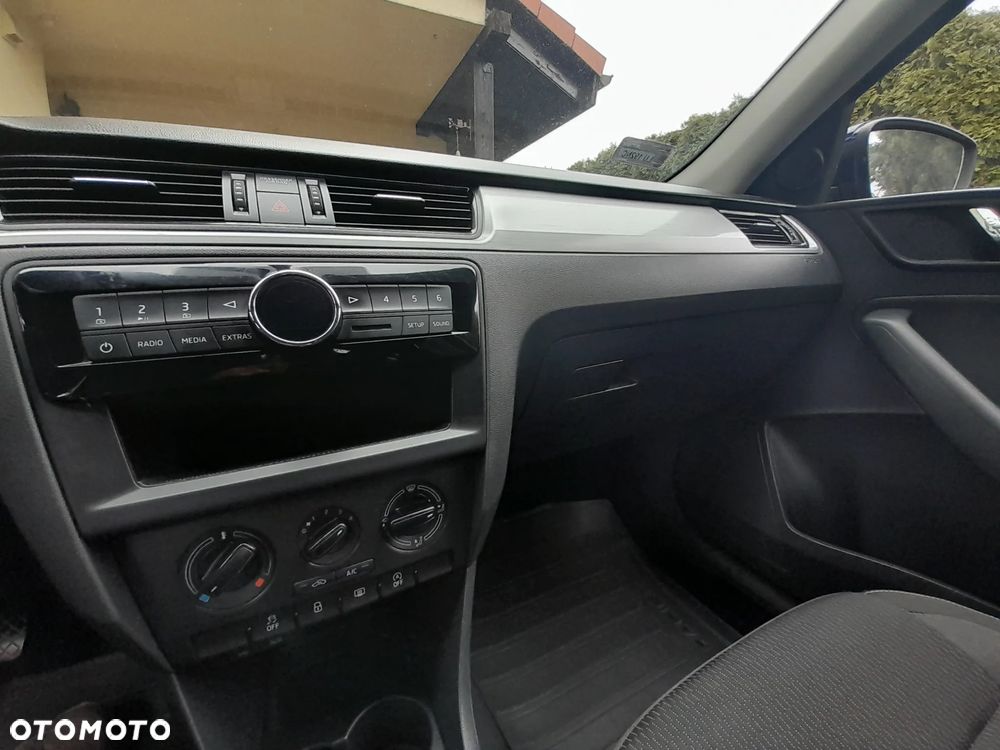 Skoda RAPID 1.2 TSI Ambition - 33