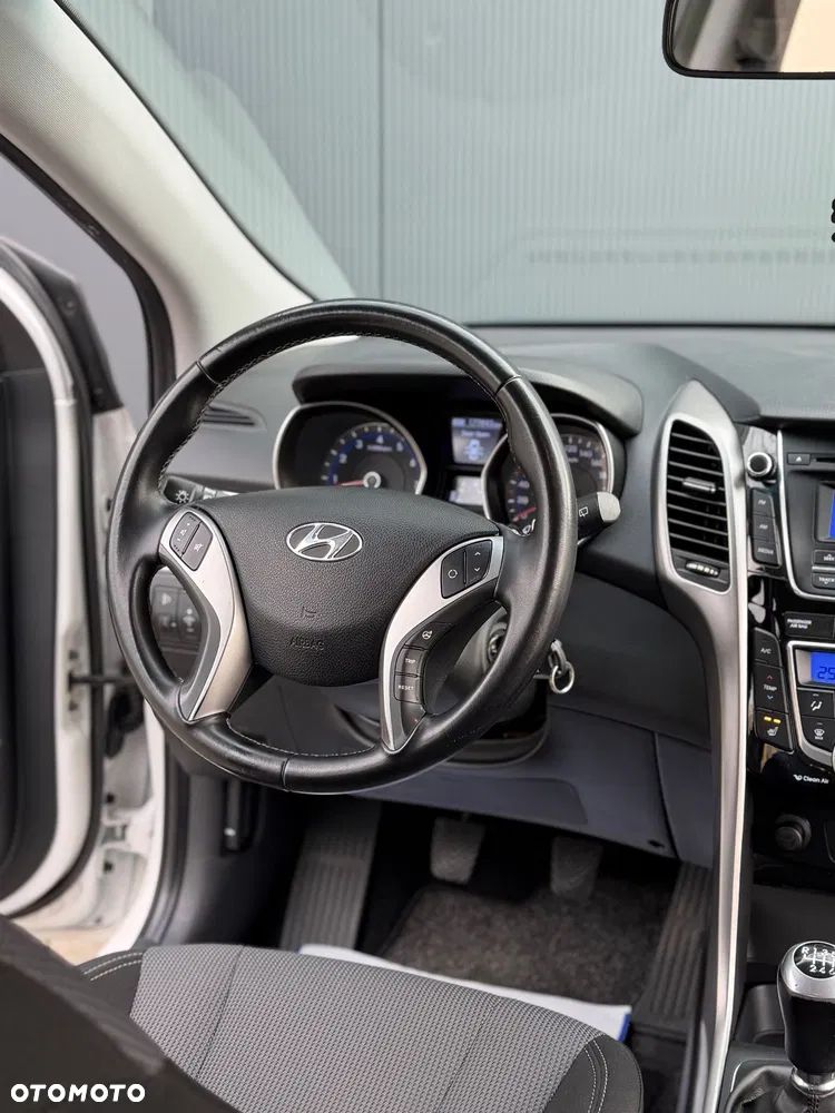 Hyundai i30 i30cw 1.6 Fifa World Cup Edition - 10