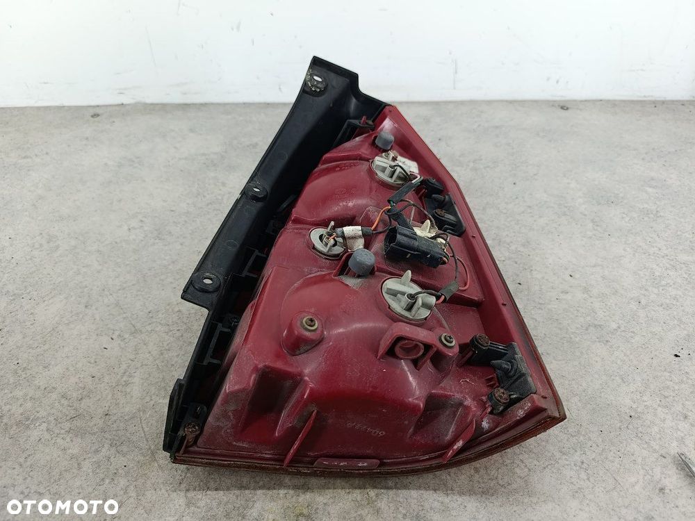 LAMPA TYLNA LEWA HYUNDAI TUCSON I 92401-2E0 - 8