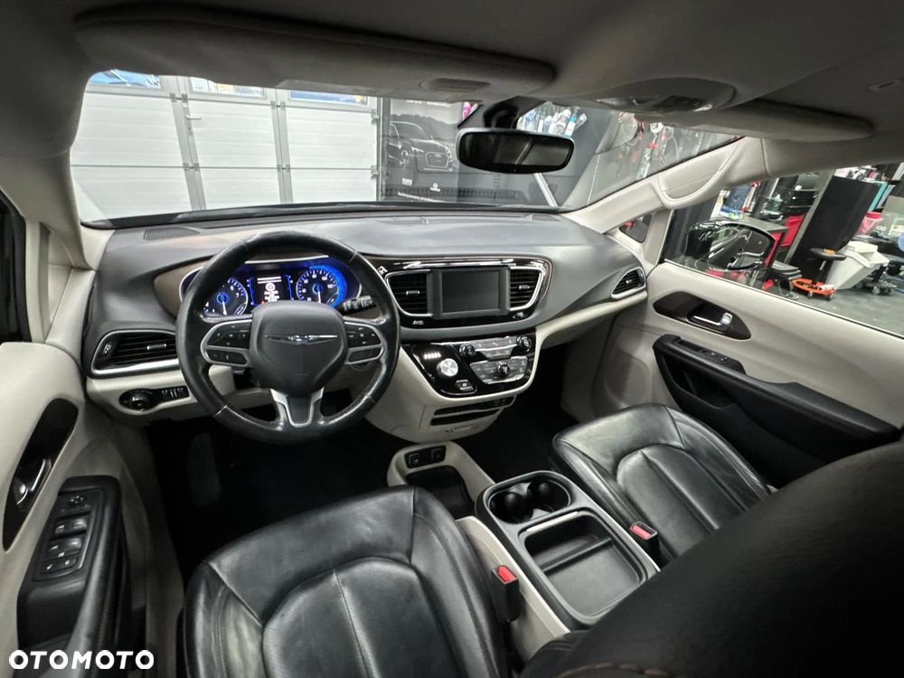 Chrysler Pacifica - 31