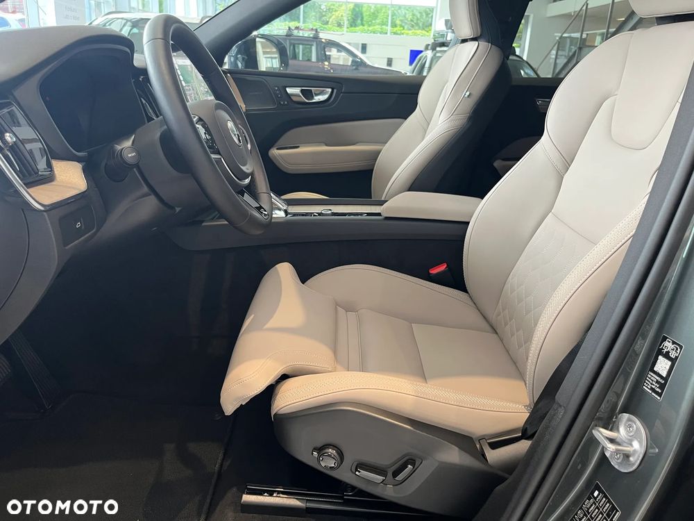 Volvo XC 60 B5 B AWD Plus Dark - 14