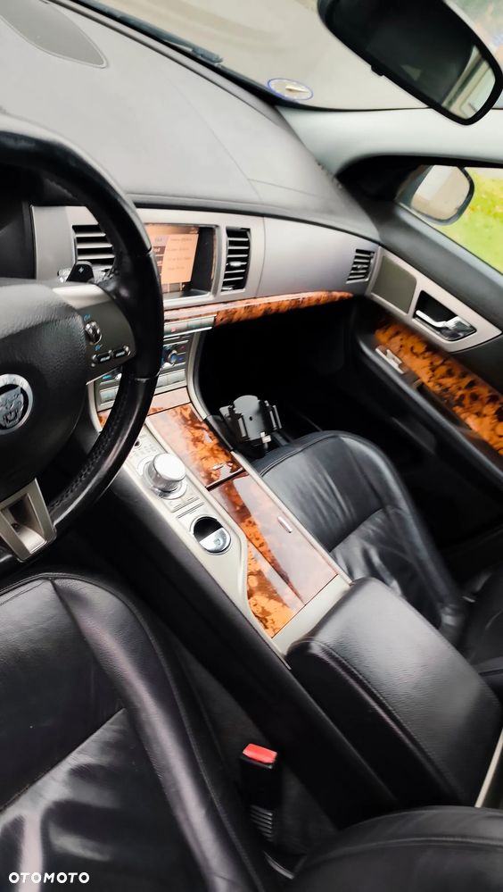 Jaguar XF 2.7 V6 Premium Luxury - 10