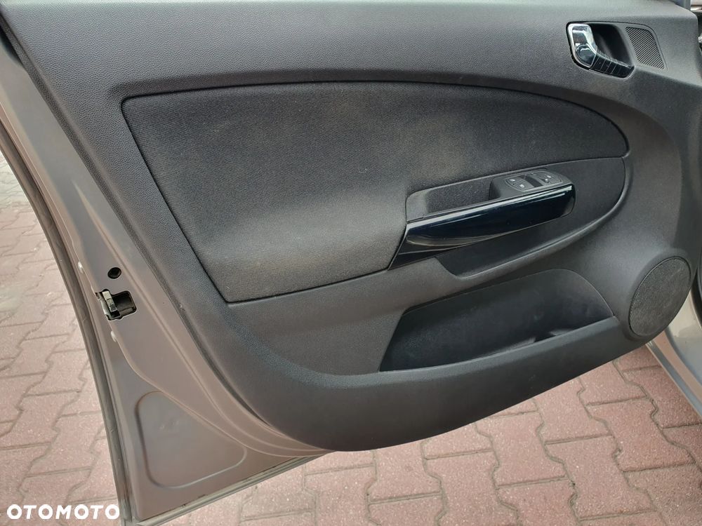 Opel Corsa 1.2 16V Cosmo - 19