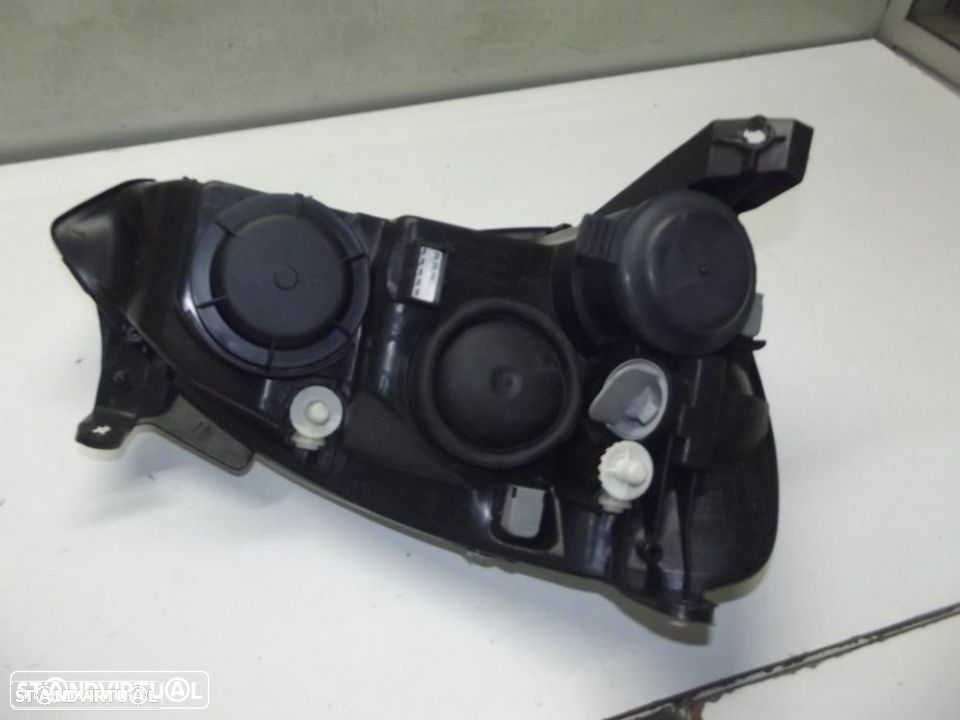 Opel Corsa C de 2000 a 2002 farol frontal - 3