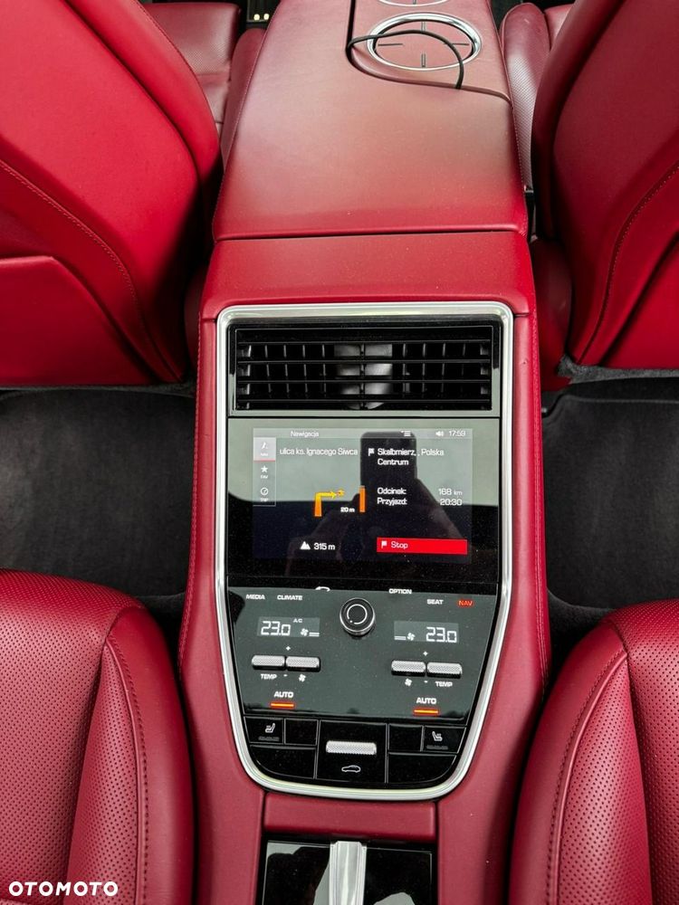 Porsche Panamera 4S Executive - 26