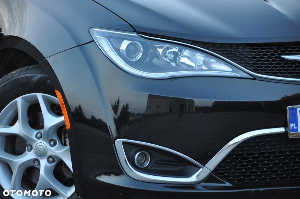 Chrysler Pacifica - 10