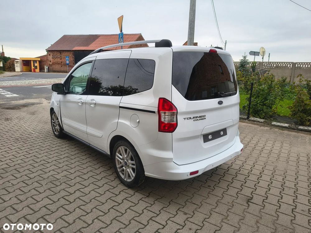 Ford Tourneo Courier - 9