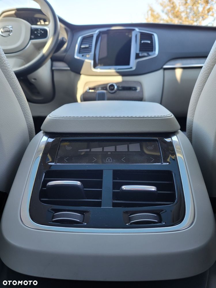 Volvo XC 90 - 9