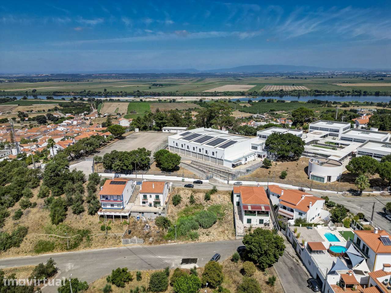 Terreno com Potencial para 2 Moradias Geminadas | Até 350 m² de Constr - Grande imagem: 5/9