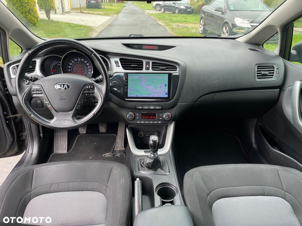 Kia Ceed 1.6 GDI Dream Team Edition - 10