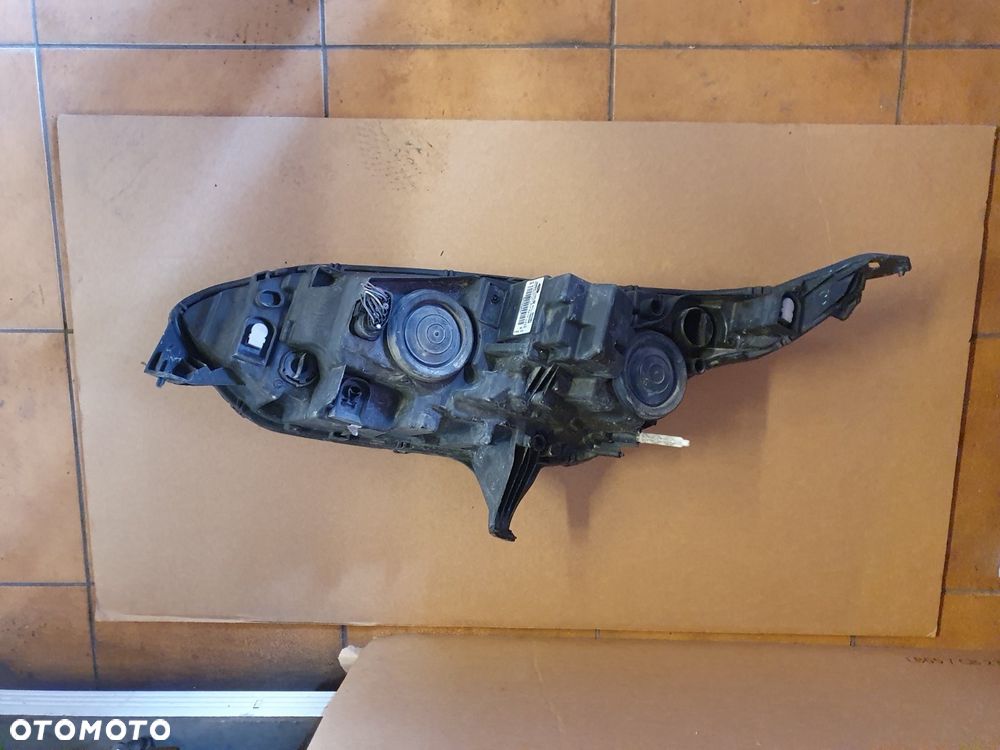 REFLEKTOR PRAWY FORD TRANSIT CONNECT EUROPA - 5