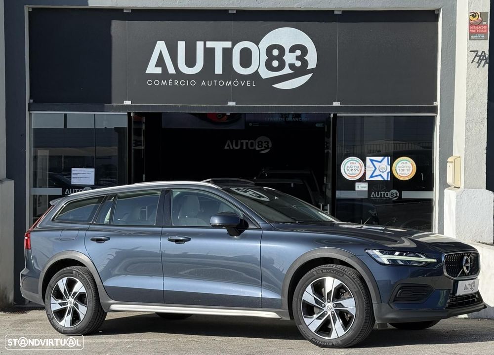 Volvo V60 Cross Country 2.5 T5 Momentum AWD - 1