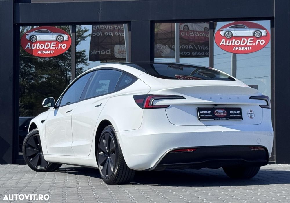 Tesla Model 3 - 5