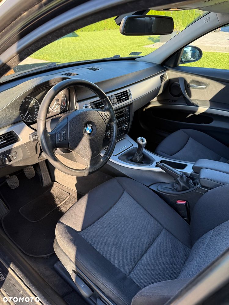 BMW Seria 3 318i - 8