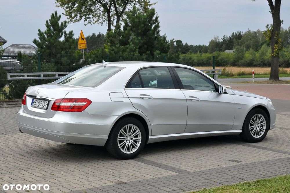 Mercedes-Benz Klasa E 250 CGI BlueEFFICIENCY 7G-TRONIC Elegance - 15