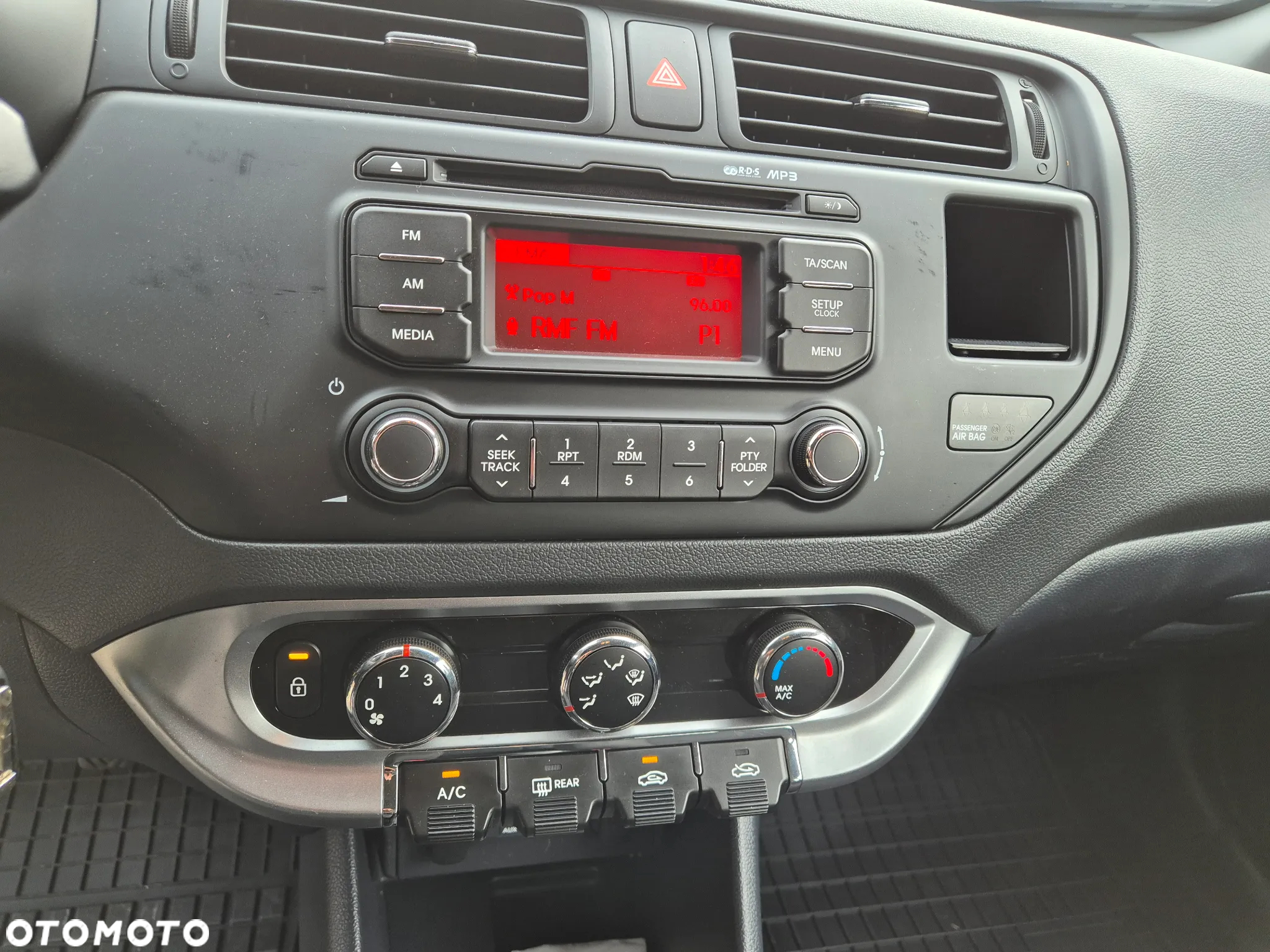 Kia Rio 1.2 Attract - 14