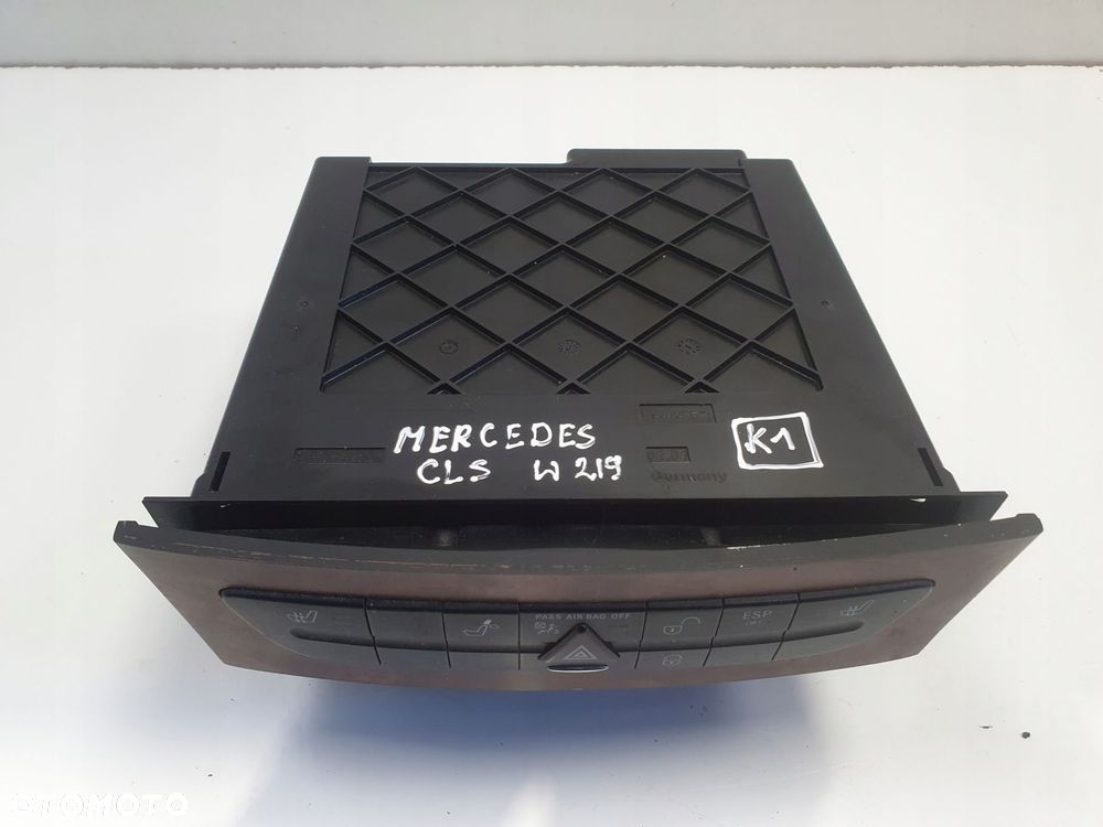 Mercedes CLS C219 W219 PANEL KONSOLI ŚRODKOWEK Zmieniarka A2196800552 - 2