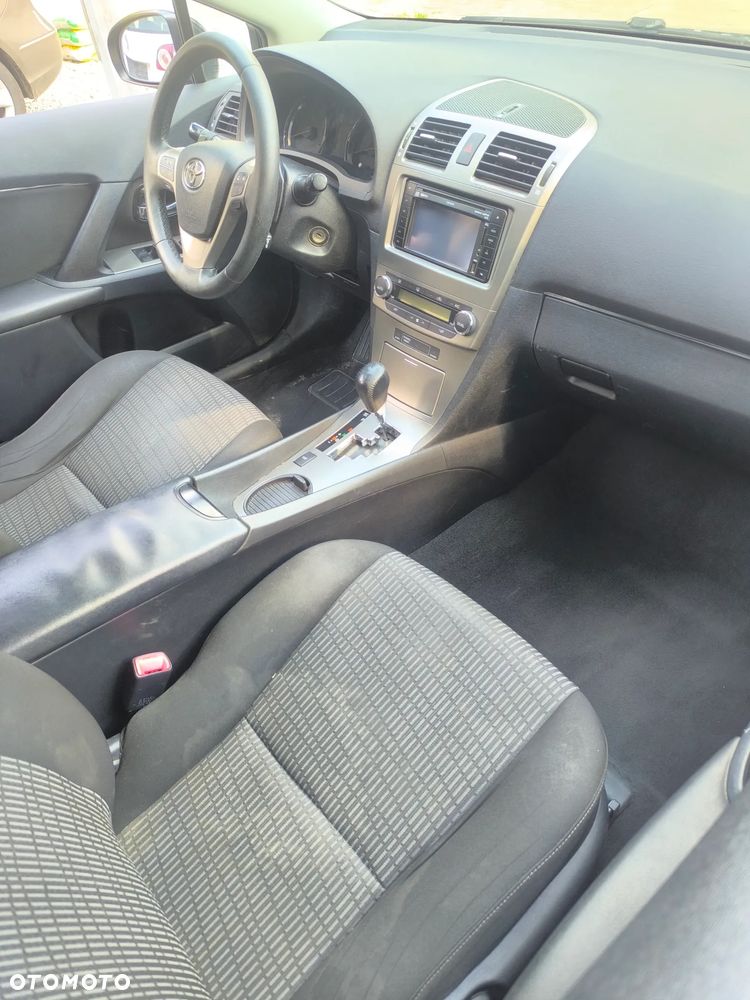 Toyota Avensis - 9