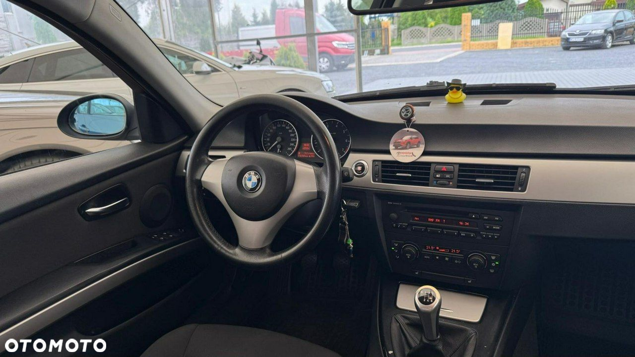 BMW Seria 3 320i - 33