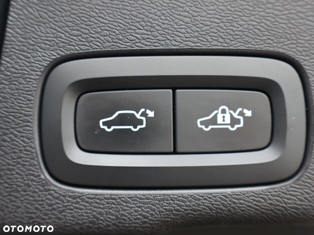 Volvo XC 60 B5 B AWD Plus Dark - 20