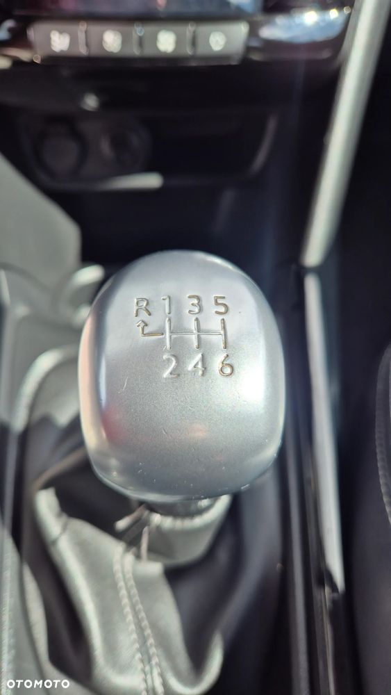 Peugeot 2008 PureTech 130 GPF Stop&Start Active - 12