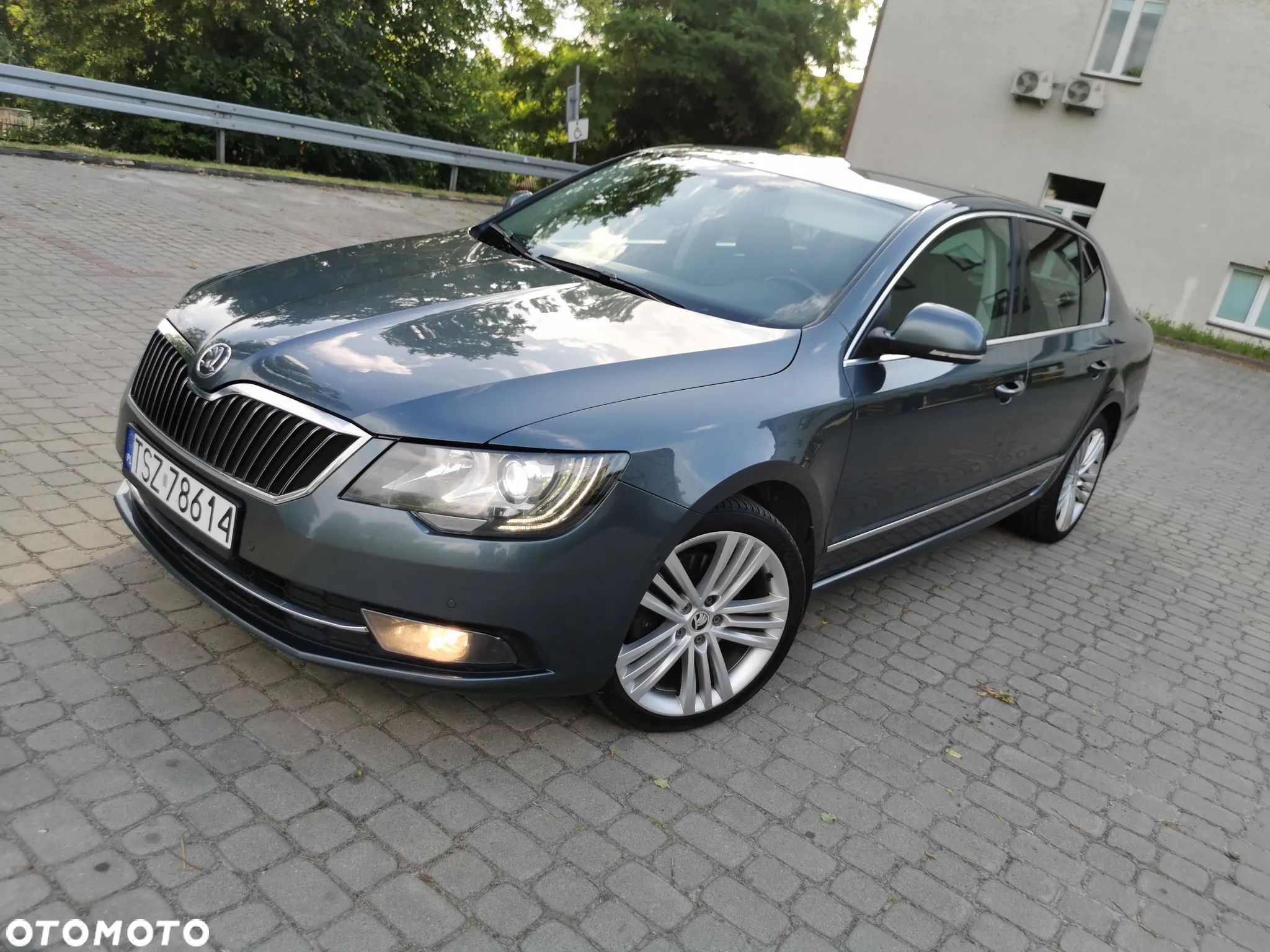 Skoda Superb 2.0 TDI 4x4 Elegance DSG - 1