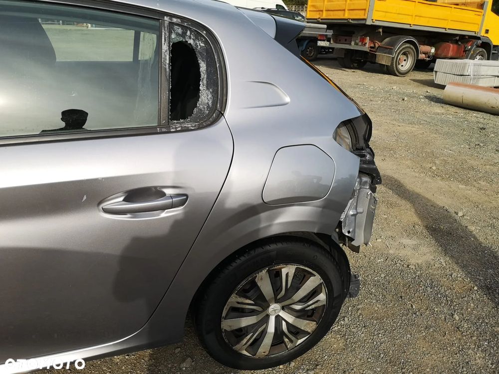 Peugeot 208 - 35
