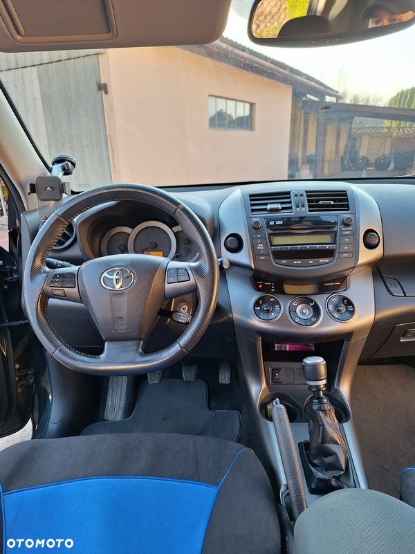 Toyota RAV4 - 1