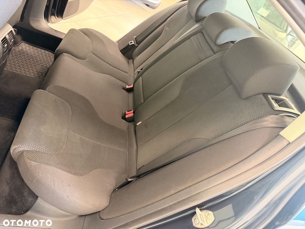 Volkswagen Passat - 19