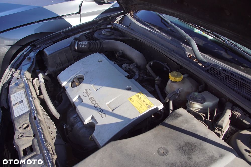 Auto na części - Opel Vectra C 1.6 16V 100 KM Z16XEL M25 2HU 2003R Silnik Skrzynia Zderzak Błotnik Drzwi Szyba Klapa Deska Kokpit Sterownik Moduł Licznik - 14