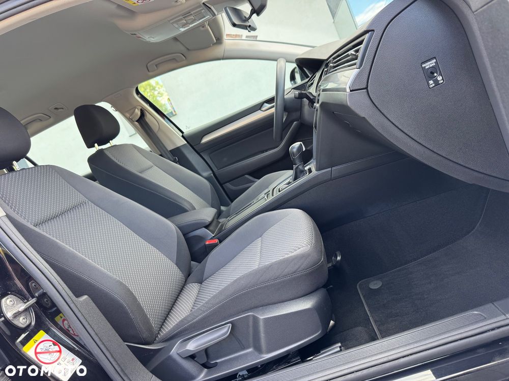 Volkswagen Passat 1.6 TDI SCR DSG Conceptline - 22