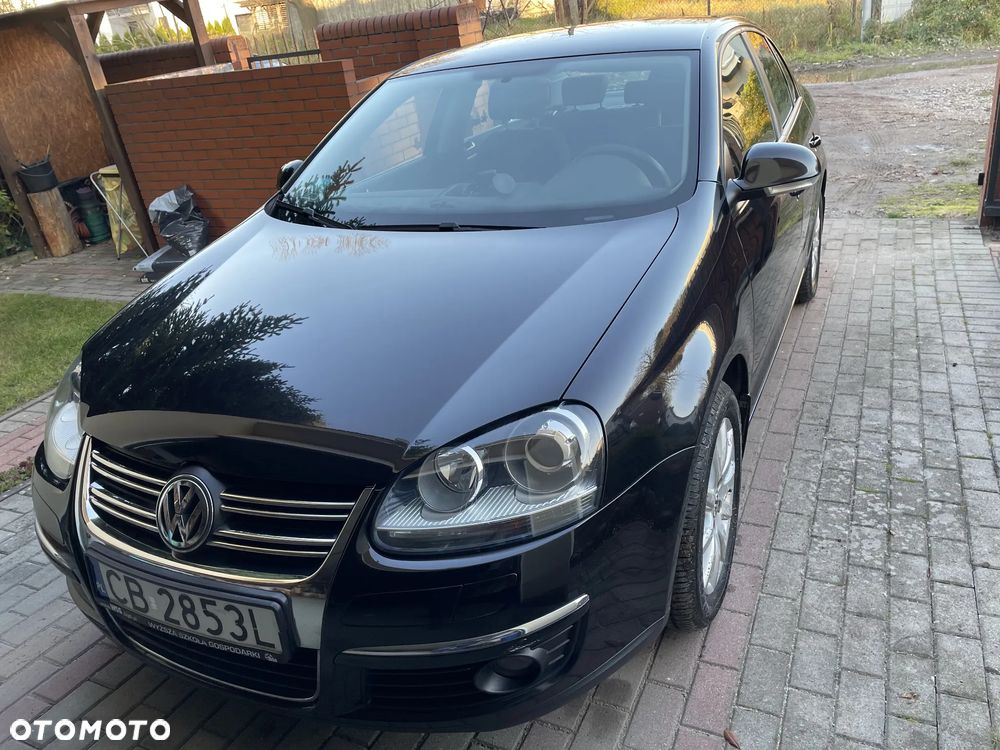 Volkswagen Jetta 1.6 FSI Trendline - 7