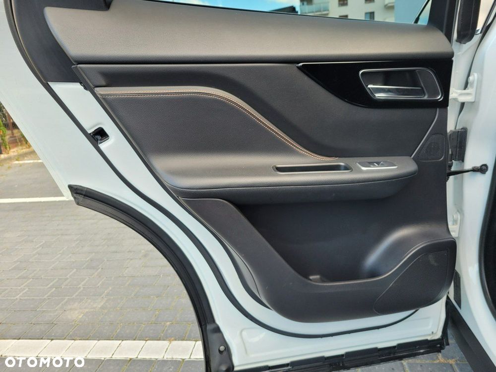 Jaguar F-Pace - 19