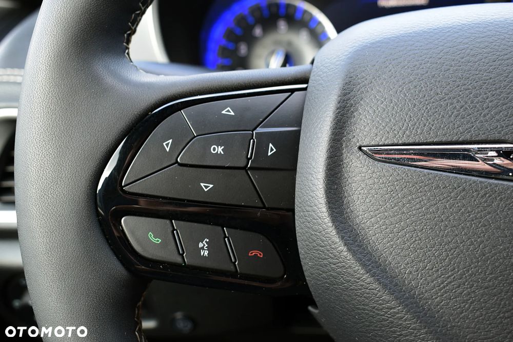 Chrysler Pacifica - 11