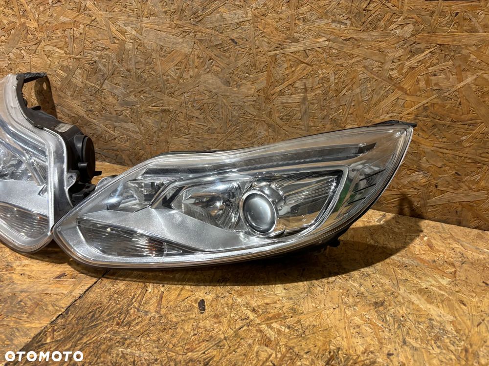 FORD FOCUS MK3 lampy przód xenon BM51-13D154-AK BM51-13D155-AK - 3