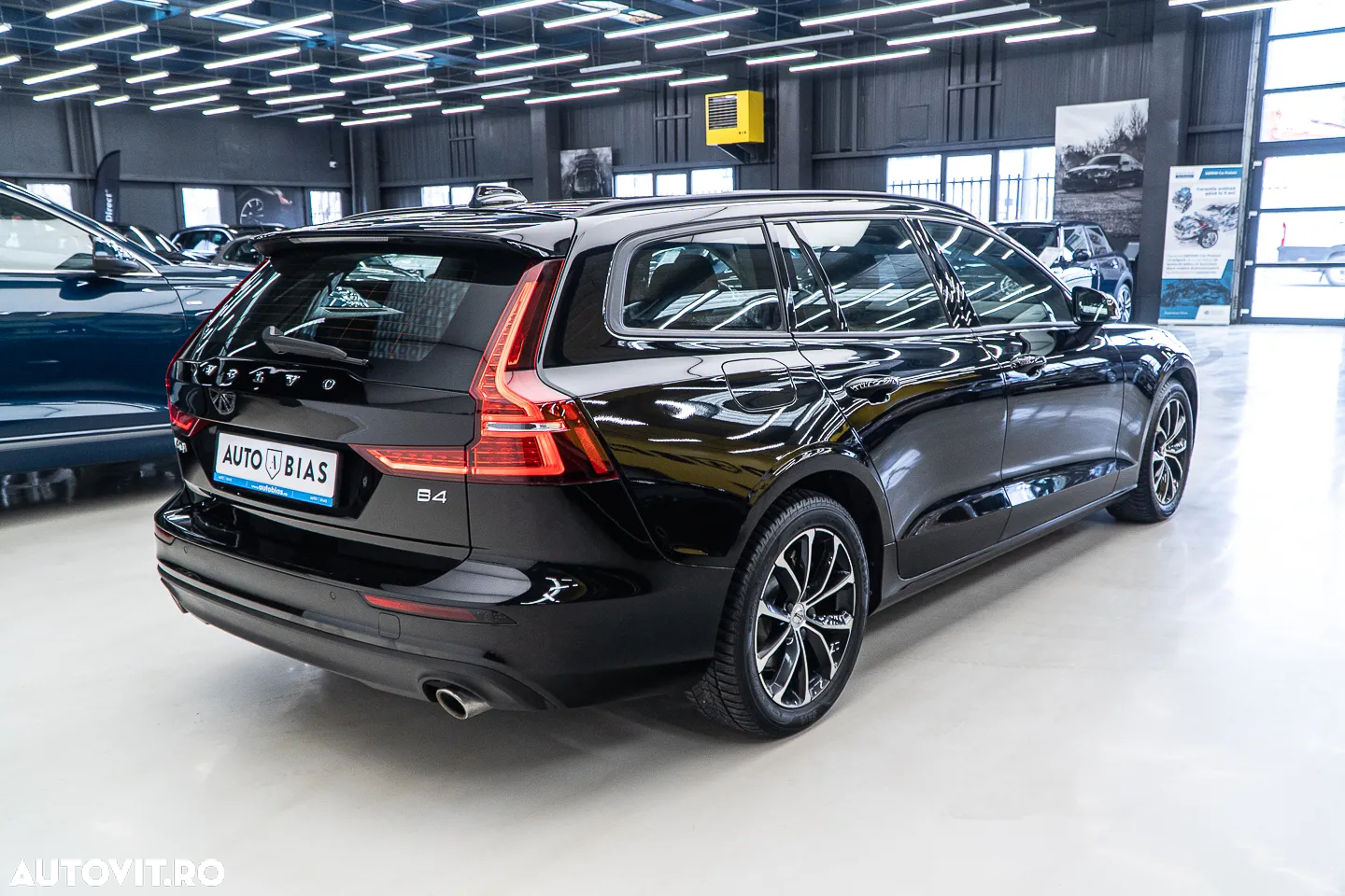 Volvo V60 B4 MHEV AT8 FWD Momentum - 8